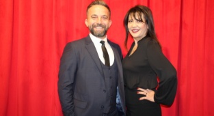 İzmir’in İlk Avm Tiyatrosu Perdelerini Açtı