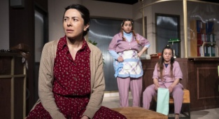 İzmir Şehir Tiyatroları Üçüncü Oyunu “Mor Şalvar” ile Seyirciyle Buluşuyor