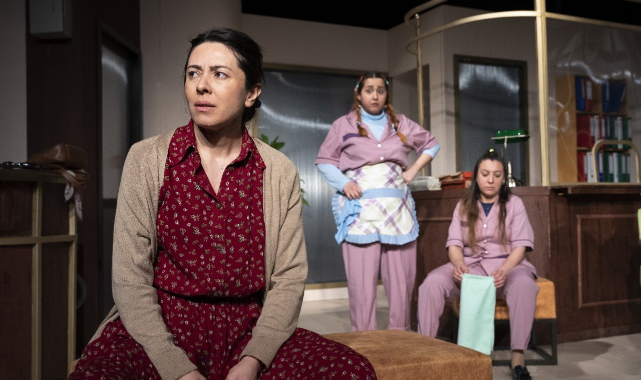 İzmir Şehir Tiyatroları Üçüncü Oyunu “Mor Şalvar” ile Seyirciyle Buluşuyor