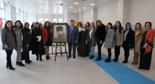 Kadının Sanata Yansıması Konulu Uluslararası Karma Sergi Kınık'ta Sanatseverlerle Buluştu