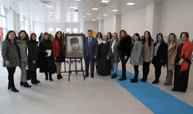 Kadının Sanata Yansıması Konulu Uluslararası Karma Sergi Kınık&#039;ta Sanatseverlerle Buluştu