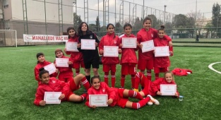 Konak’ın U-13 Kız Futbol Takımı Türkiye Finalinde