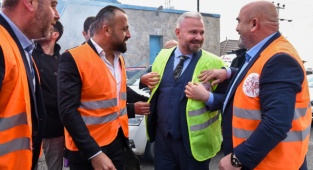 Menemen Belediyesi'nde Halaylı Tis Sevinci