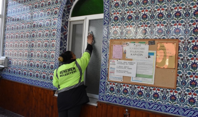 Menemen&#039;deki Camilerde Ramazan Temizliği