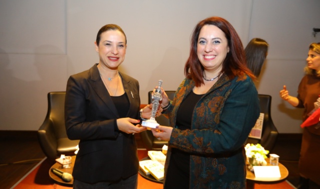 Özge Mumcu Aybars ve  Filiz Ceritoğlu Sengel “İçimdeki Kırk Kadını