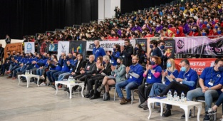 Robotlardan Coşkulu Başlangıç