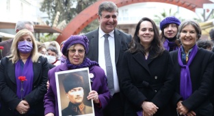 Zübeyde Anne'nin Huzurunda 8 Mart Töreni