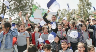 Aliağa’da Şenlik Havasında Orman Temizliği