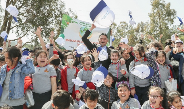 Aliağa’da Şenlik Havasında Orman Temizliği