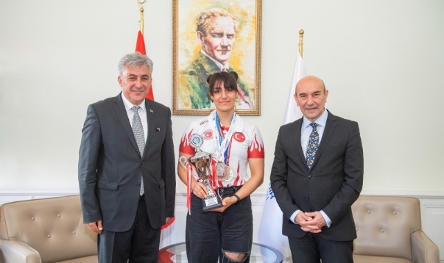 Başkan Soyer Genç Dövüş Şampiyonu Gürel’i Ağırladı