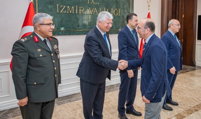 Başkan Vekili Özuslu, İzmir Valiliği’ndeki Bayramlaşma Törenine Katıldı
