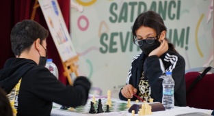 Çeşme'de Satranç Turnuvası Heyecanı