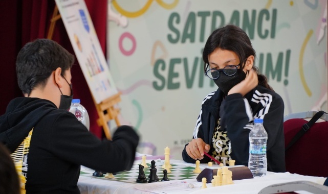 Çeşme&#039;de Satranç Turnuvası Heyecanı