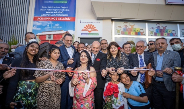 İzmir’de Roman Kültürü Araştırma Kütüphanesi Açıldı