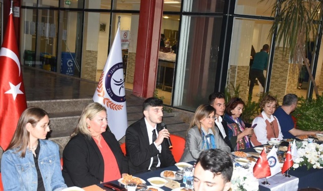 İzmir Demokrasi Üniversitesinde Aile Sıcaklığı