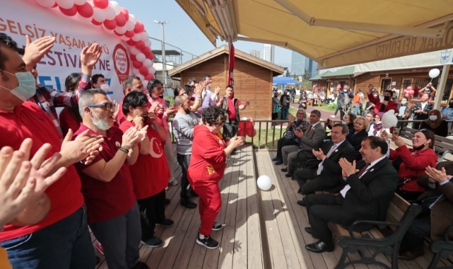 Konak’ta Rengarenk Otizm Festivali