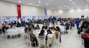 Ramazan’ın İlk İftarına Yoğun İlgi