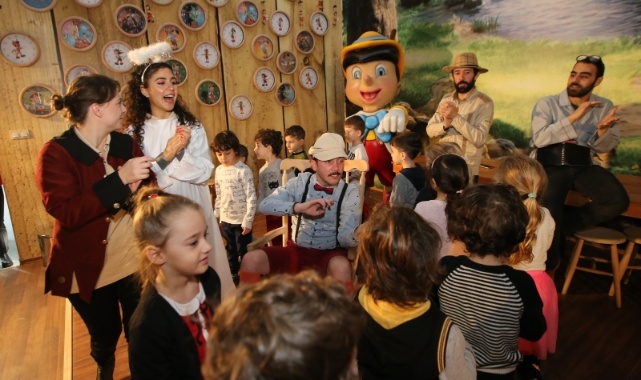 Tüm Evren Bir Yarım Kürede: Karşıyaka Evrensel Çocuk Merkezi Planetaryumu