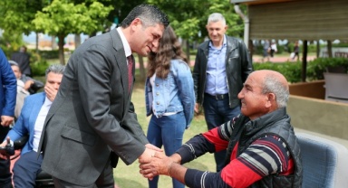 Aliağa’da Mülki Erkan ve Vatandaşlar Engelsiz Kafe’de Bayramlaştı