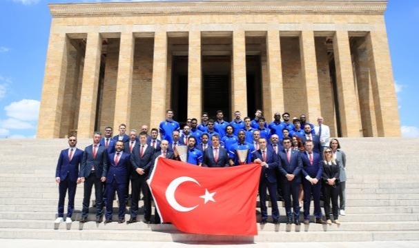Avrupa Şampiyonu Anadolu Efes&#039;ten Anıtkabir&#039;e Ziyaret