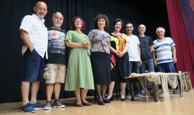 Foça Belediye Tiyatrosu, Adalet Ağaoğlu’nun yazdığı ‘‘Kozalar’’ İsimli Oyunu Sahneledi.