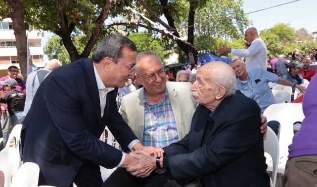 İzmir Atatürk Lisesi’nde Pilav Günü Buluşması... 134. Yaş Gururu!