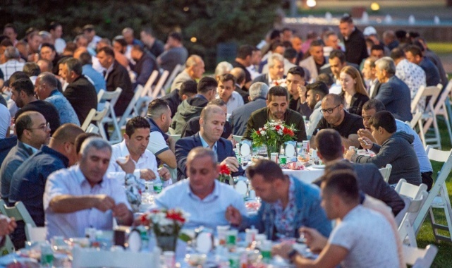 Ramazan’ın Son Gününde İftar Sofrası Büyükşehir Emekçileri İçin Kuruldu