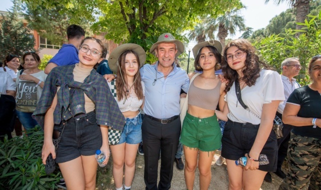 Soyer Mezunu Olduğu Lisenin Ayran Gününe Katıldı