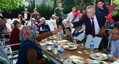 Torbalı Belediyesi’nden Anneler Günü’ne Özel Kahvaltı