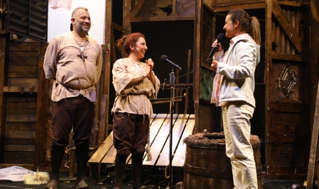 Usta Oyunculardan Pamukcak Sahili&#039;nde Başarılı Performans