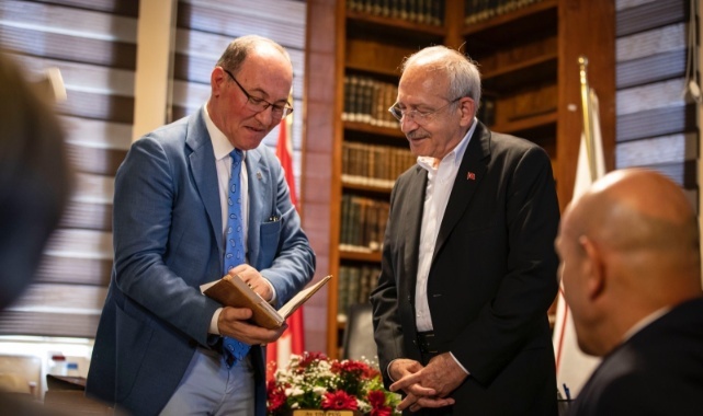 Atatürk ve İnönü’den 80 Yıl Sonra Kılıçdaroğlu CHP Lideri Sıfatıyla İzmir Milli Kütüphanesi’nde