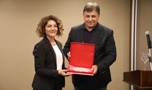 Başkan Tugay’a “Sıfır Ayrımcılık Derneği Sağlık Politikaları Özel Ödülü”