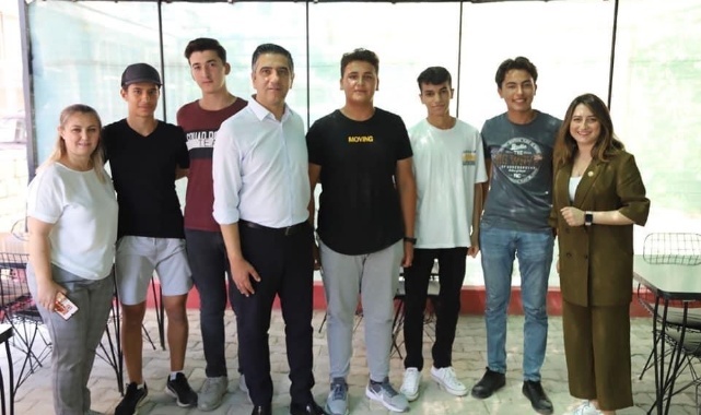 CHP'den Menderes'te Esnaf Çıkarması