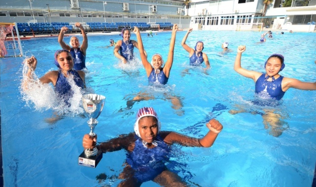 Havuzun Şampiyonu İzmir