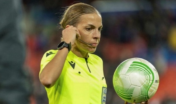 İzmir Tarihe Geçti! İlk Kadın Hakem Maçımızda