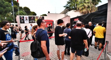 İzmirli Gençler Salonları Doldurdu