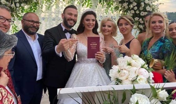 İzmirli İşadamının Kızı Yalıda Evlendi