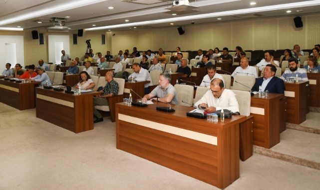 Karabağlar Belediyesi'nin Düzenlediği Bölgesel Muhtarlar Toplantısı Devam Ediyor