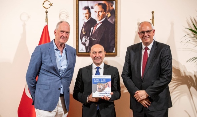 Kardeş Kent Bremen Heyeti Başkan Soyer’i Ziyaret Etti