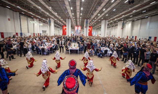 Kılıçdaroğlu İzmir’de Balkan ve Rumeli Göçmenleriyle Buluştu