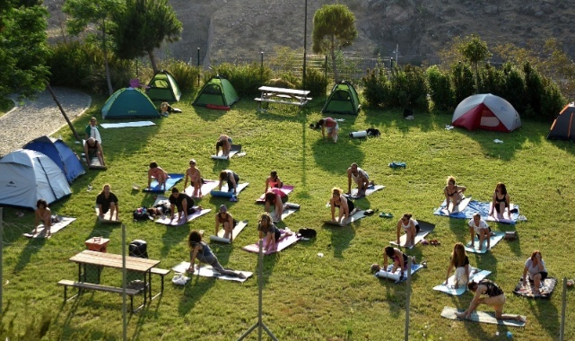 Yoga Festivali Bornova Macera Parkı'nda Başladı
