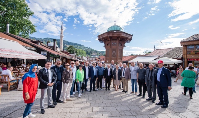 Başkan Soyer “Bilge Kral” İzzetbegoviç’in Kabrini Ziyaret Etti