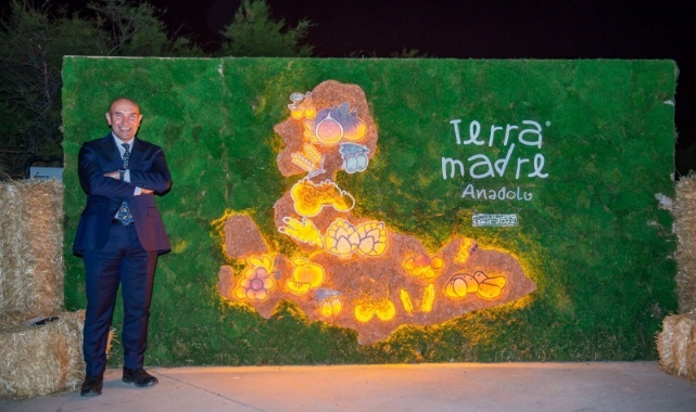 Başkan Soyer, ‘Kurda, Kuşa, Aşa’ Bereketiyle “Terra Madre Anadolu”yu Tanıttı