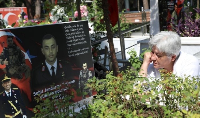 İzmir'de Şehit Ailelerinin Hüzünlü Bayramı