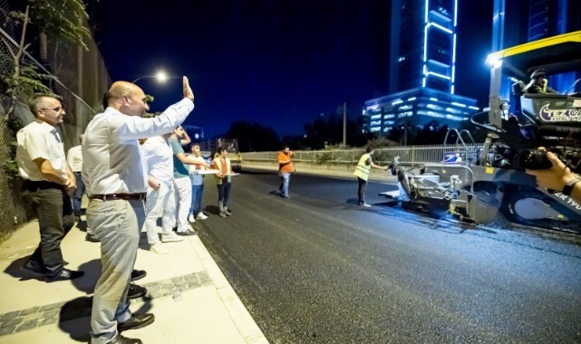 Başkan Tunç Soyer Asfalt Serim Çalışmalarını İnceledi