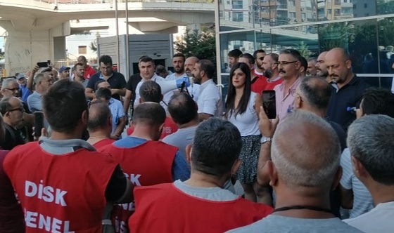 Bayraklı'da işçiler Başkan Sandal ile masaya oturmak istiyor