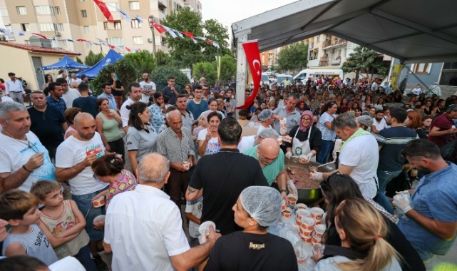Buca’da Aşure Kazanları Deyişlerle Kaynatıldı