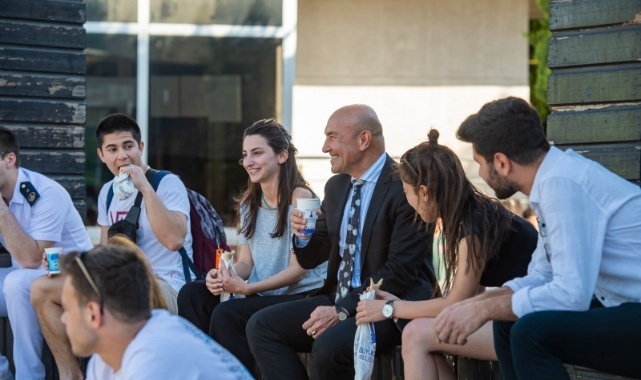 Büyükşehir binlerce gencin yüzünü güldürdü