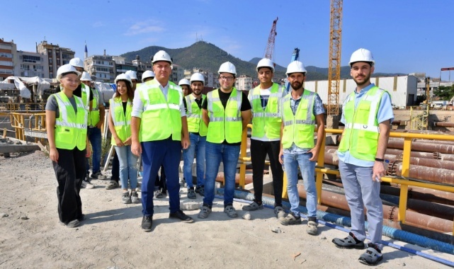 İzmir’in yeni mezun şartı Türkiye’ye örnek oldu