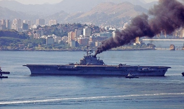 İzmirlilerin tepkisi sonuç verdi:Bakan Kurum asbestli Brezilya gemisine izin verilmeyeceğini açıkladı